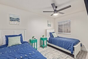4 bedrooms, iron/ironing board, WiFi, bed sheets - Stunning Hunter Single Family Home in the Heart of Mesa (Mesa)