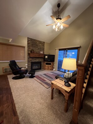 TV, fireplace