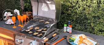 Charming Creole cottage safe, parking, privacy, fenced family friend  or groups,