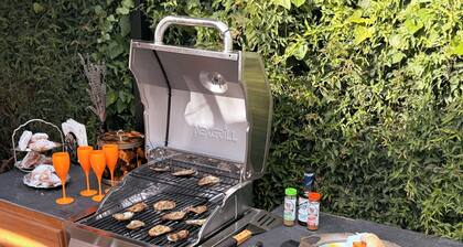 Charming Creole cottage safe, parking, privacy, fenced family friend or groups,