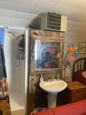 Shower, towels, soap, shampoo