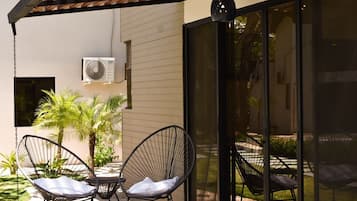 Villa #2 - 1BR Apt with mini fridge | Vista al jardín