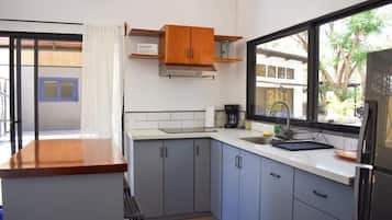 Villa #1 - 1BR Apt with kitchen | 1 habitación, muebles diferentes, wifi gratis y ropa de cama