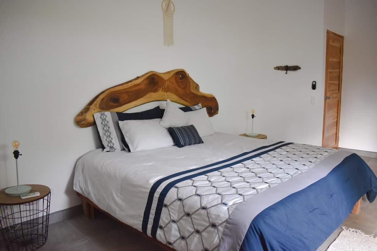 1 habitación, muebles diferentes, wifi gratis y ropa de cama