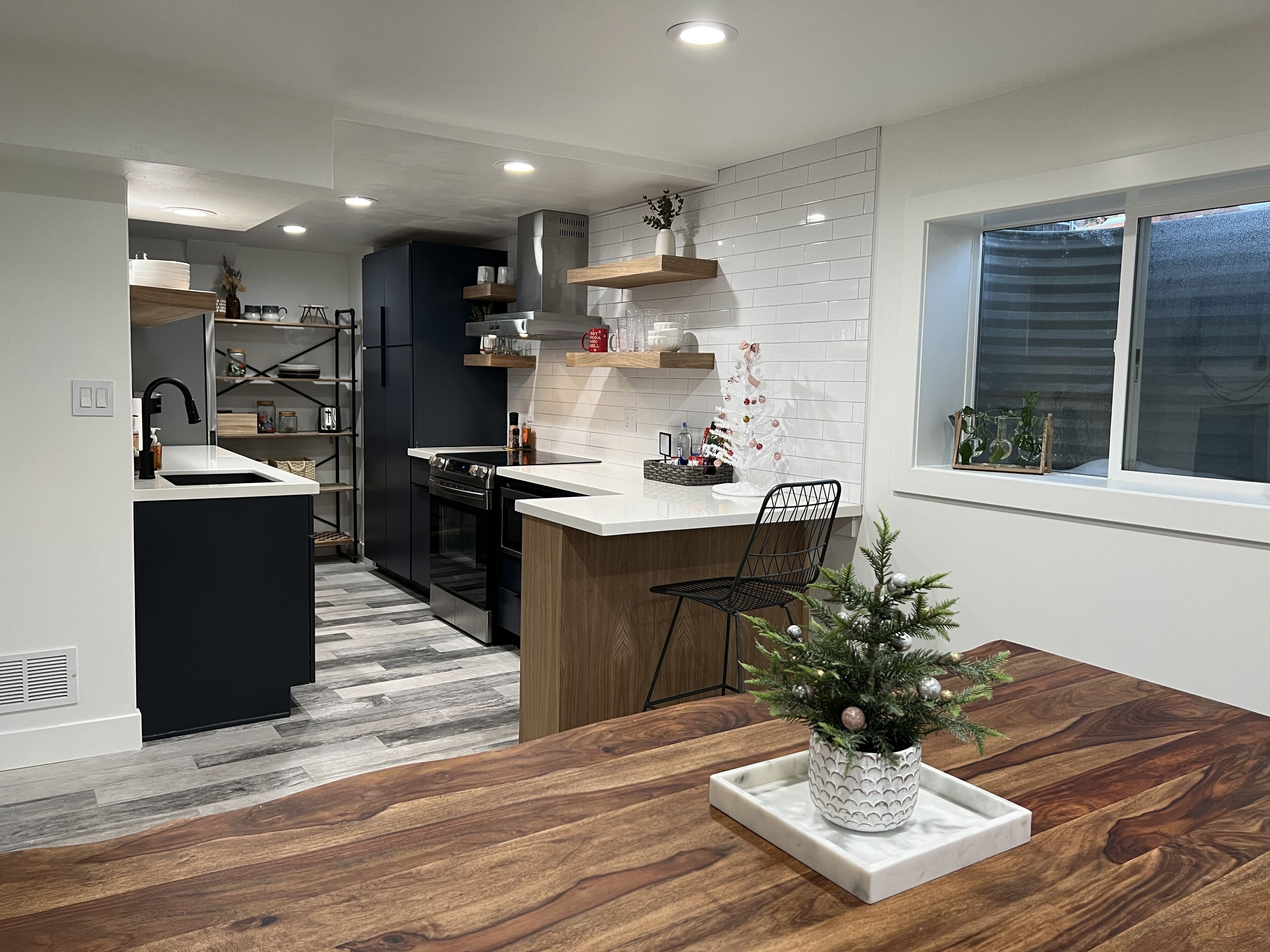 Modern 2-Bdr *New Remodel *25m to Ski and Airport