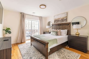 2 chambres, bureau, fer et planche à repasser, accès au Wi-Fi (inclus)