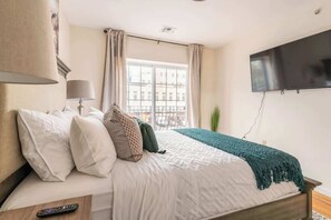 2 habitaciones, escritorio, tabla de planchar con plancha y wifi gratis 