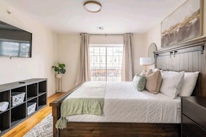 2 chambres, bureau, fer et planche à repasser, accès au Wi-Fi (inclus)