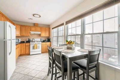 Lovely 2 bedroom/ Near EWR/ Free Parking