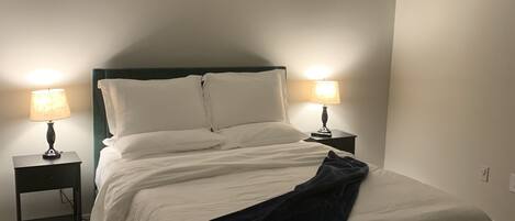 2 Schlafzimmer, Betten mit Memory-Foam-Matratzen, Bügeleisen/Bügelbrett