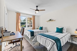 3 habitaciones, escritorio, tabla de planchar con plancha y wifi