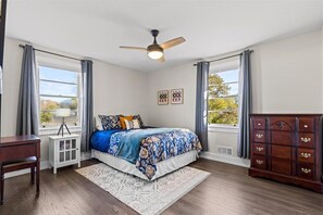 3 bedrooms, desk, iron/ironing board, WiFi