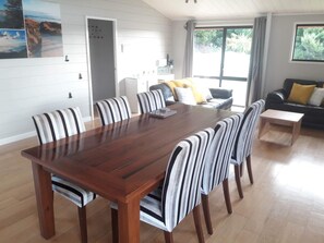 Dining - Mangawhai Heads Paradise - close to estuary and MAZ (Mangawhai)