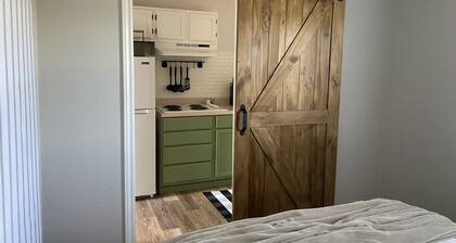 Cozy Guesthouse In The County...Convenient To Fort Hood & Lampasas Areas!