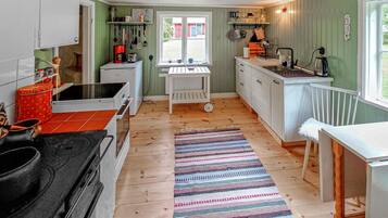 Refrigerador, parrilla de estufa y cafetera y tetera