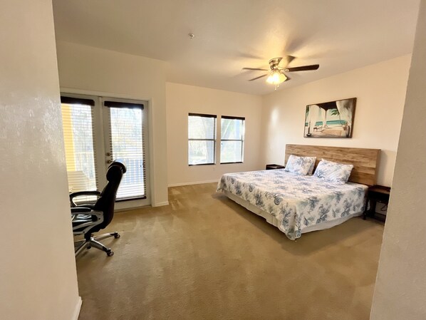 2 bedrooms, desk, WiFi, bed sheets