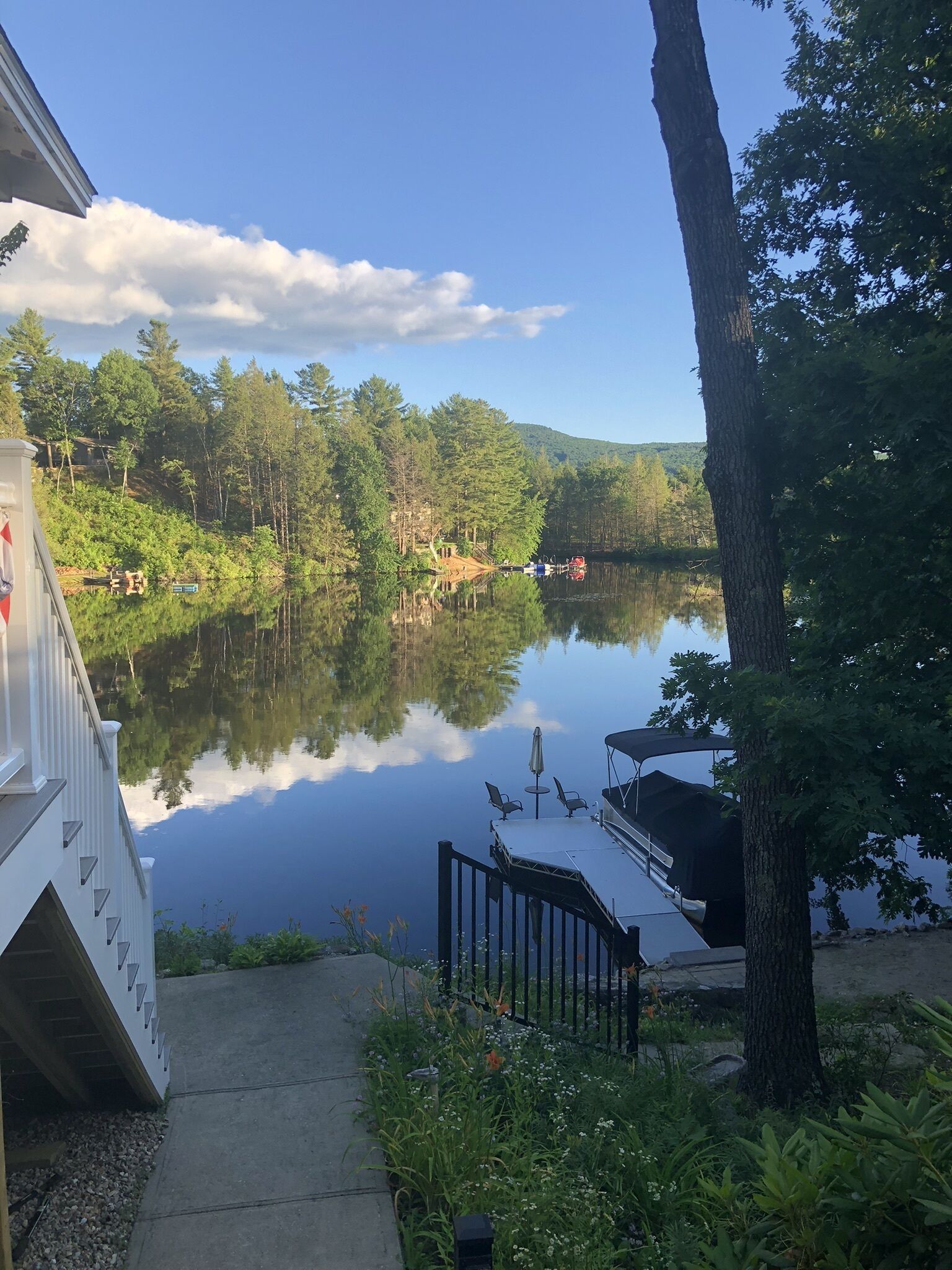 Waterfront Cottage 5 minutes to Mount Wachusett, Dock, Pet Friendly, Kayaks