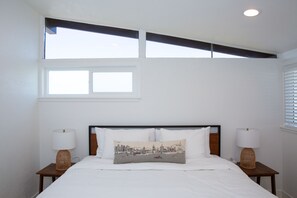 4 Schlafzimmer, Schreibtisch, Bügeleisen/Bügelbrett, Reisekinderbett