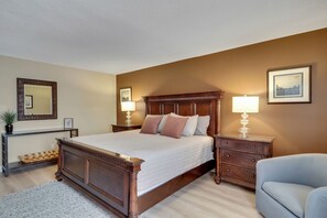 3 bedrooms, in-room safe, iron/ironing board, WiFi