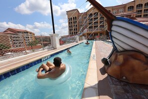 من حمّامات السباحة المغطاة، حمّام سباحة خارجي