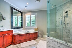 Shower, jetted bath, hair dryer, towels