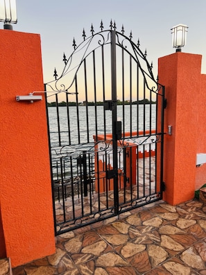 Enceinte de lâhĂ©bergement