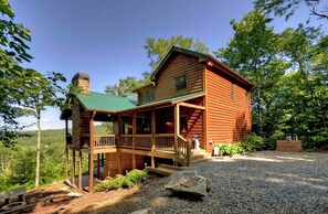 Exterior - Sunset Paradise A Luxury Cabin Only 5-Mins from Downtown Blue Ridge! (Blue Ridge)