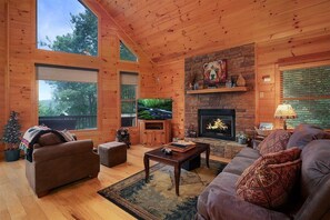 Smart TV, fireplace, foosball - Sunset Paradise A Luxury Cabin Only 5-Mins from Downtown Blue Ridge! (Blue Ridge)