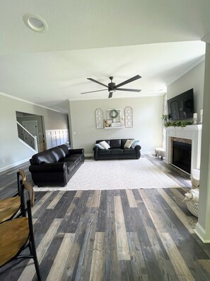Smart TV, fireplace