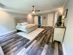 3 soverom, strykejern/-brett, reiseseng for barn og wi-fi (inkludert)