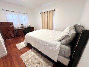 4 habitaciones, escritorio, tabla de planchar con plancha y wifi gratis 