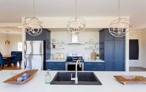 Fridge, microwave, oven, stovetop - Barachois Beach family retreat - Tourism PEI license # 1201211 (Anglo rustico)