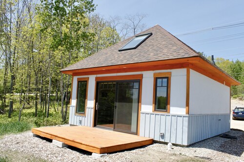 Trillium Cottage–Handcrafted, brand-new cottage in Blue Hill