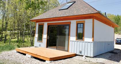 Trillium Cottage–Handcrafted, brand-new cottage in Blue Hill