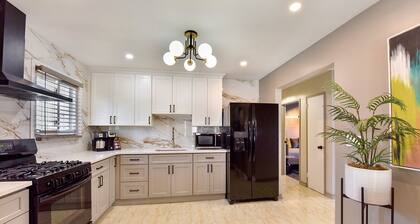 Newly Renovated, modern, cozy home -15 mins away from the airport