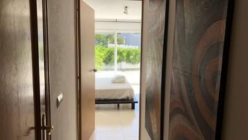 5 bedrooms, internet, bed sheets