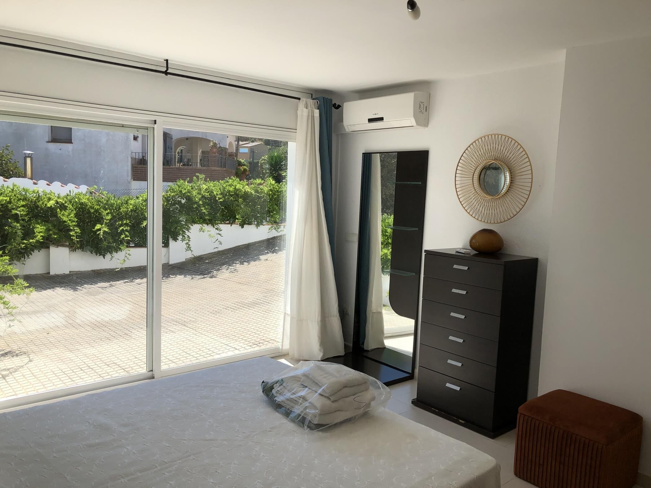 5 quartos, acesso à internet, roupa de cama