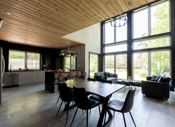 Exclusive House | 3 bedrooms, individually decorated, individually furnished - The Hideaway Collection  (New Glasgow)