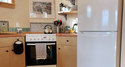 Ladyslipper – Cozy Cottage with Loft in Blue Hill town center