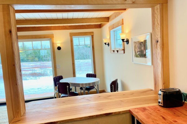 Dining - Ladyslipper – Cozy Cottage with Loft in Blue Hill town center (Blue Hill)