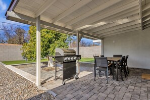 屋外ダイニングエリア