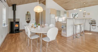 Stunning home in Nibe with kitchen