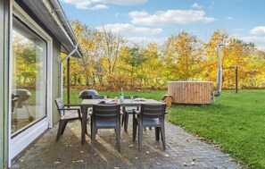 تناول الطعام  بالخارج