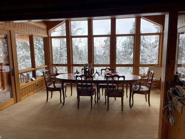 Dining - Log home in Jackson Hole, near Grand Teton & Yellowstone (Wilson)