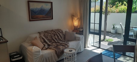 Wohnbereich. One Bedroom unit in Arrowtown, close to cycle trails, and main attractions