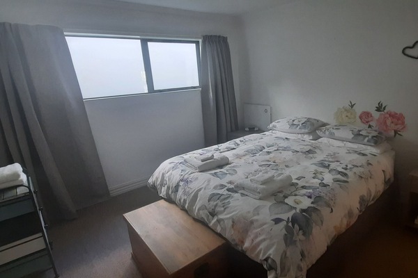 Large spacious bedroom