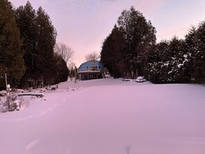 Property grounds - Private Waterfront Getaway on Townsend Lake (Markdale)