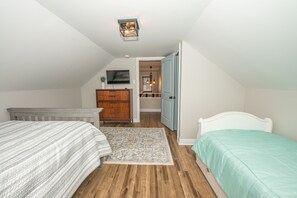 3 Schlafzimmer, Schreibtisch, Verdunkelungsvorhänge