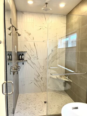 Shower, hair dryer, towels, soap - Coeur d Alene Craftsman (Coeur d'Alene)