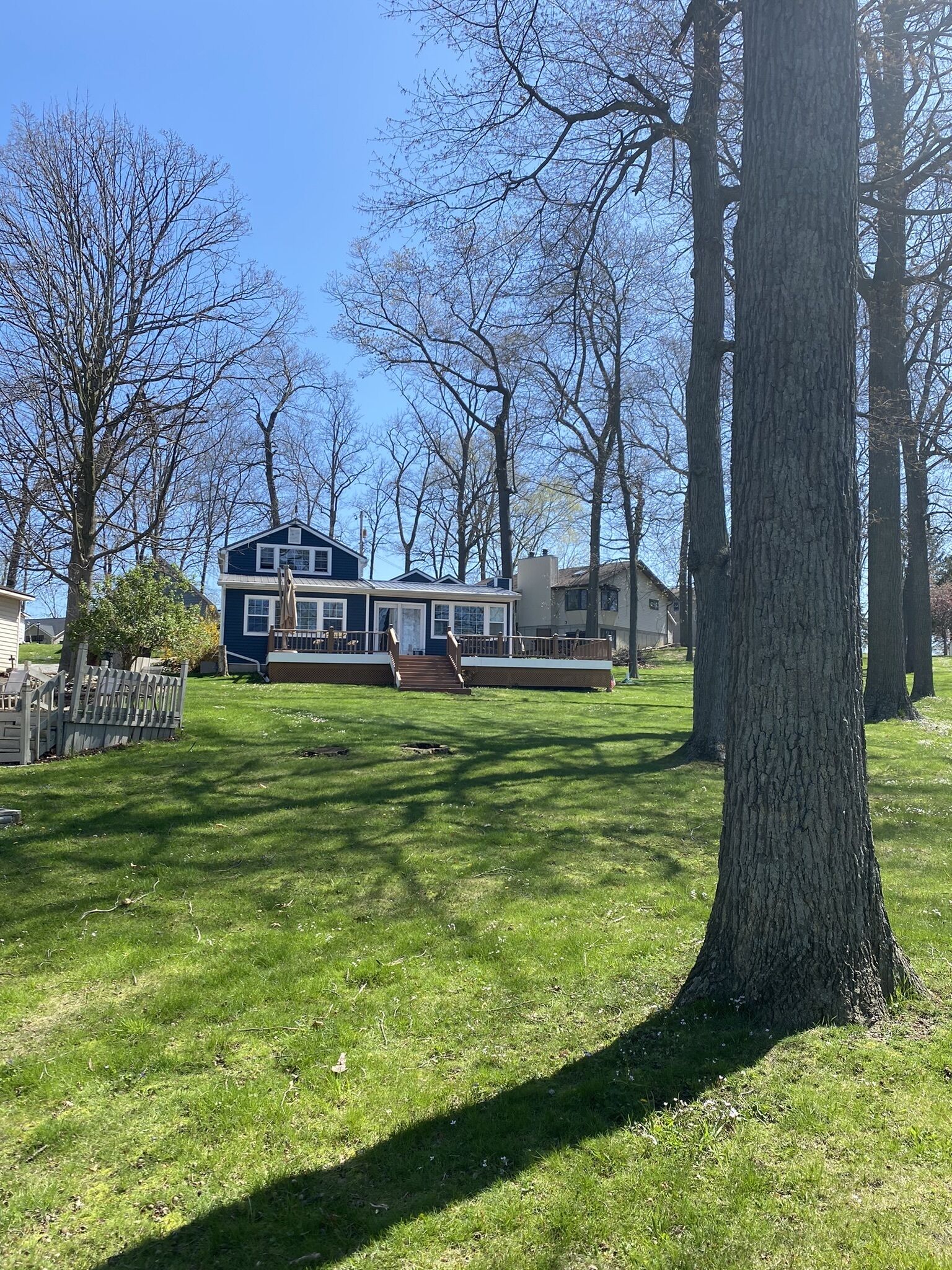 Lakehouse with large yard for games 
